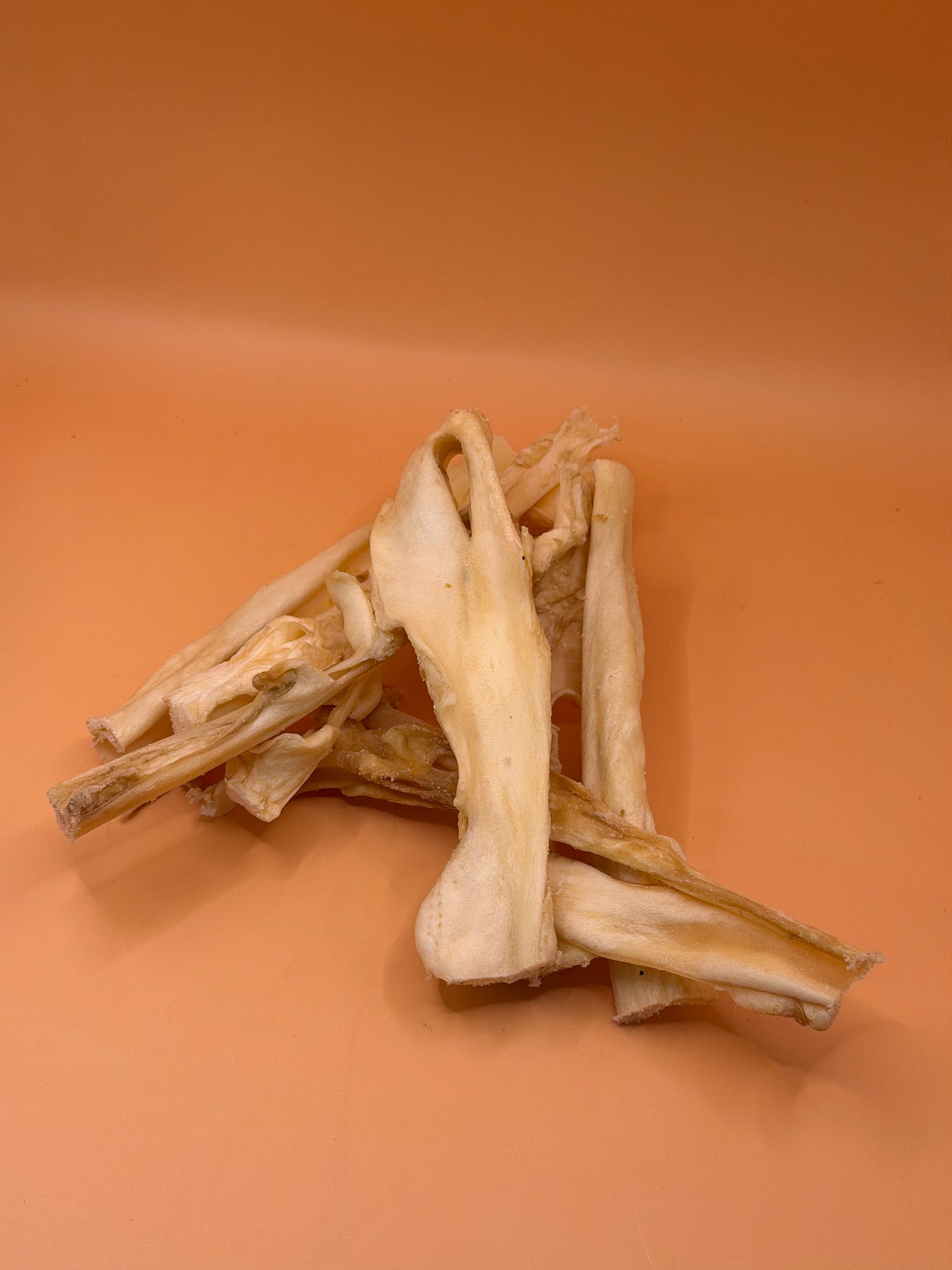 Lamhuid 15cm 200g, gedroogde hondensnack van WicoTreats