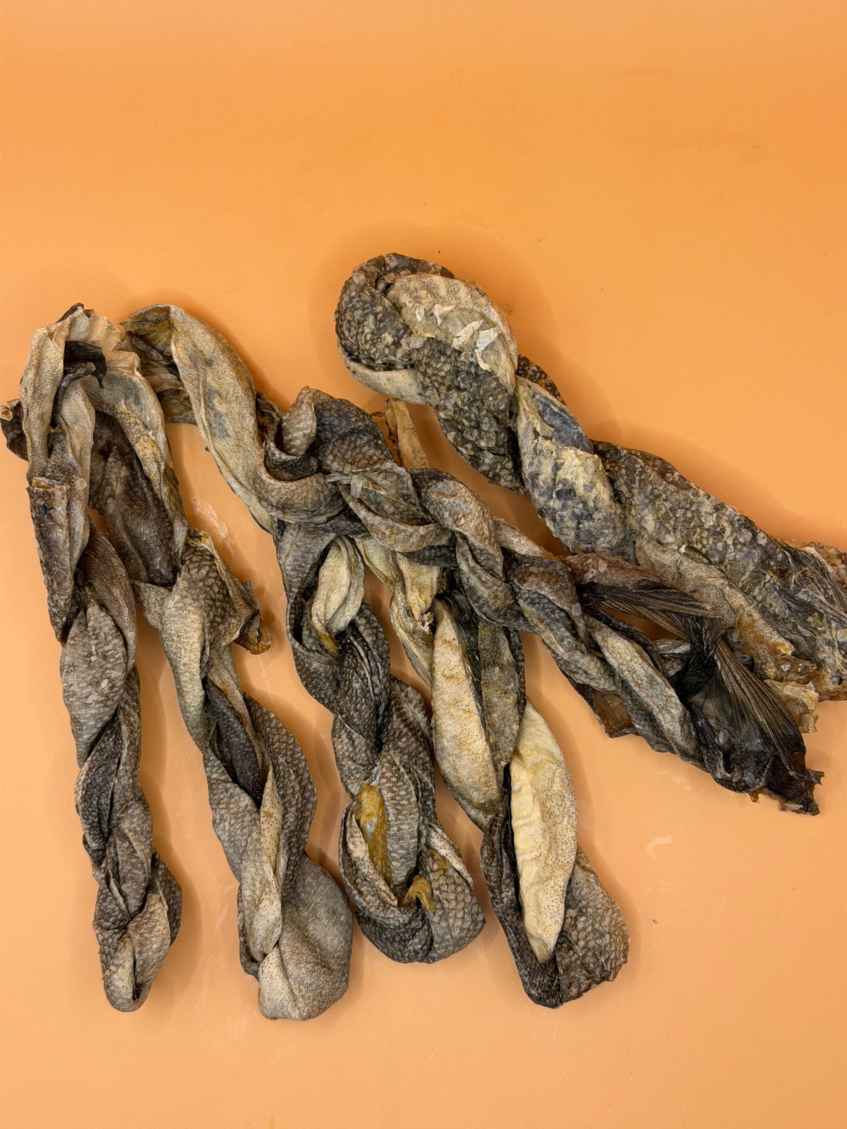 Skręcona skóra dorsza 100G - Naturalna rybna przekąska